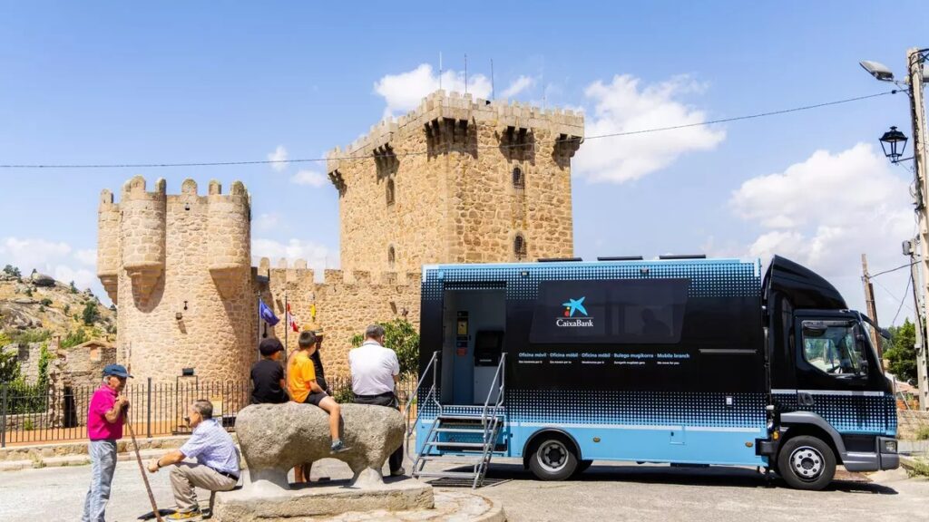 Oficinas móviles recorren más de 6.000 km al mes para garantizar inclusión financiera en la Comunitat Valenciana