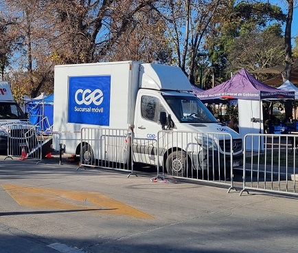 San Bernardo: CGE informa atención de su oficina móvil en el frontis de la municipalidad.